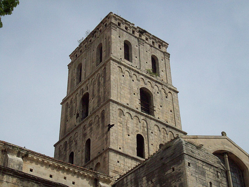 Clocher de la cathédrale Saint-Trophime, Arles. par Only Tradition