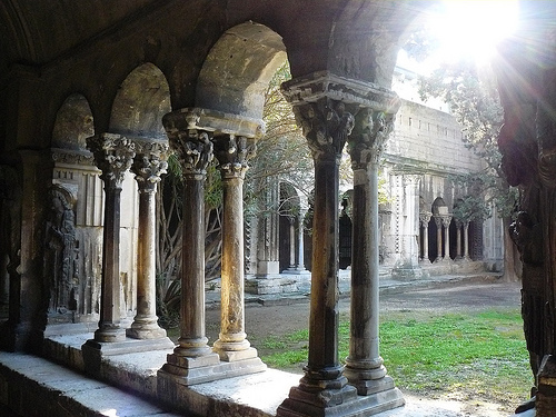 Arles. Le Cloître de Saint Trophim par Antoine 2011