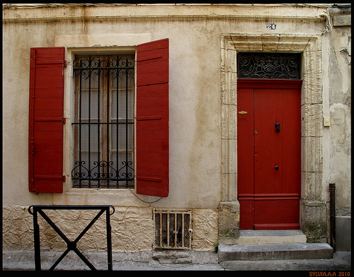 Porte et volets assortis  by Sylvia Andreu