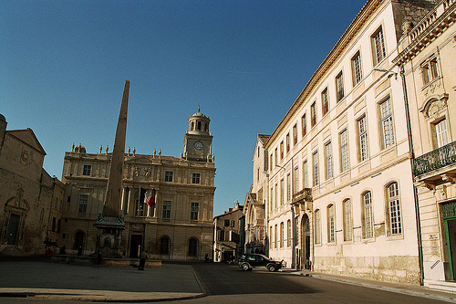 Place de la république à Arles par paspog
