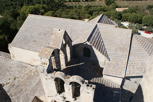 Montmajour : les toits de l'Abbaye par CaputAethiopum