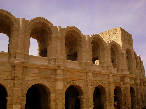 Arles : Roman amphitheatre by perseverando