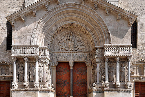 Saint-Trophime d'Arles by frediquessy