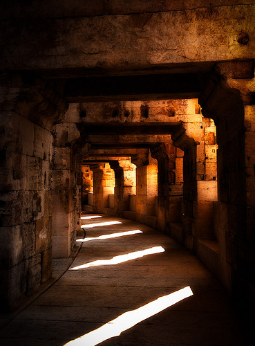 Under - The Roman arena in Arles par ethervizion