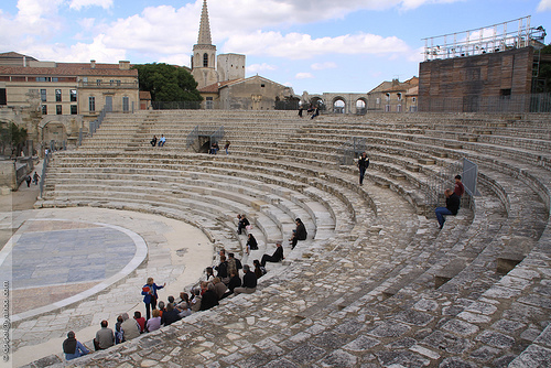 Le théâtre antique d'Arles by Dominique Pipet