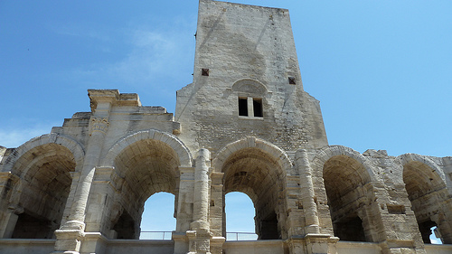 Les ruines préservées de l'Amphithéâtre d'Arles par Discours de Bayeux