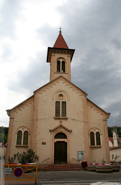 L'église au clocher pointu de Biver by Dominique Pipet