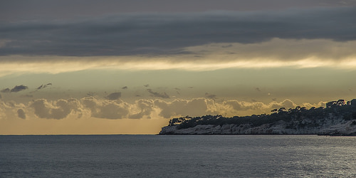 Horizontal - Ciel étagé et mer d'huile by feelnoxx