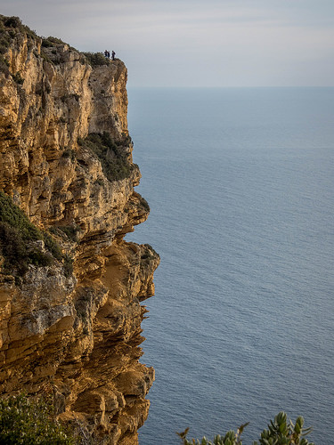 Au bord de la falaise ! par ma_thi_eu