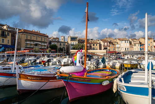 Port de Cassis tout en couleurs par Sylvester Supertramp