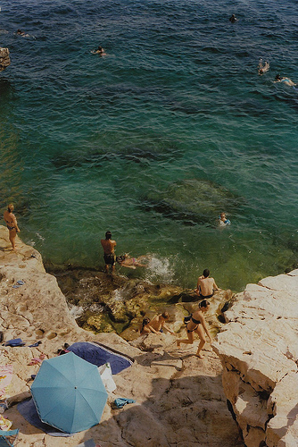 Baignade à Cassis par Petrana Sekula