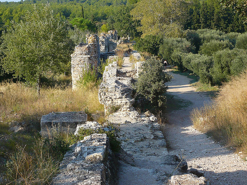 Aqueduc de Barbegal - Aqueducs Romains by Vaxjo