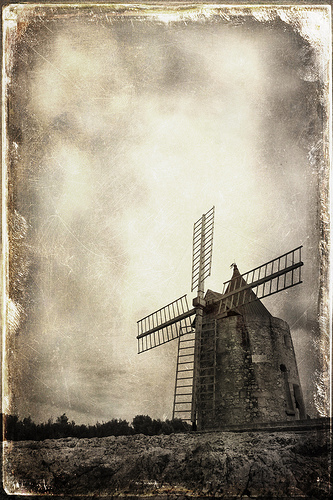 Moulin d'Alphonse Daudet à Fontvielle by Spaggit