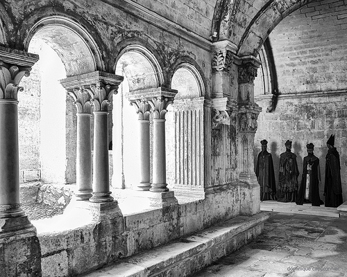 Expo Mon île de Montmajour - Christian Lacroix  - Abbaye de Montmajour par dominique cappronnier