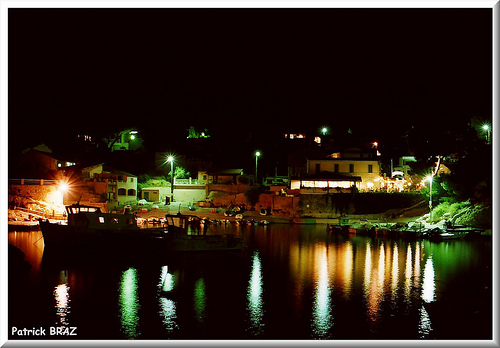 Le petit port de niolon de nuit par Patchok34