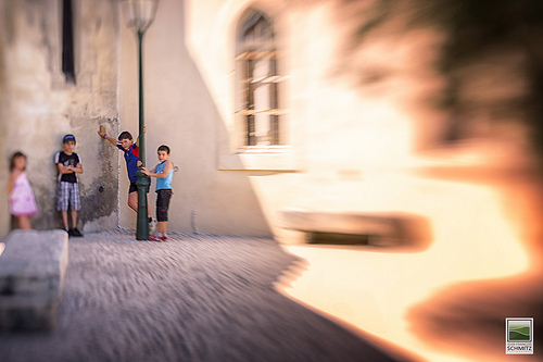 Children playing in  the hot Provence afternoon par JF Schmitz