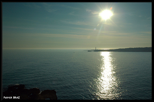 Côte d'azur : Le soleil descend sur Sainte-Croix by Patchok34