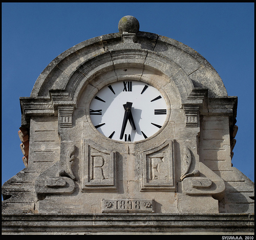 Horloge - Les Baux de Provence par Sylvia Andreu