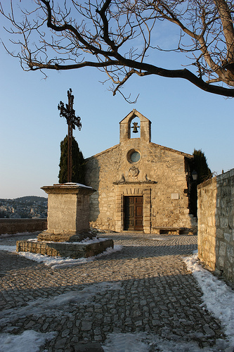 Petite église des Baux  by Cilions