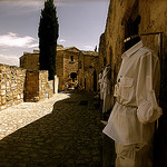 A l'ombre - Les Baux De Provence par bluerockpile - Les Baux de Provence 13520 Bouches-du-Rhône Provence France