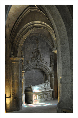 Cénotaphe - Église Saint-Vincent des Baux-de-Provence par Filou30