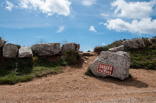 The dangerous Trail : danger falaises par steven_c_ch