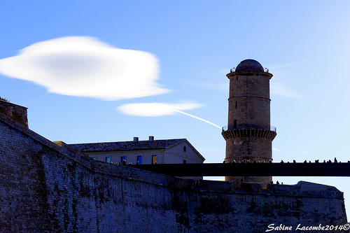 Fort Saint-Jean : tour ronde du fanal par sabinelacombe