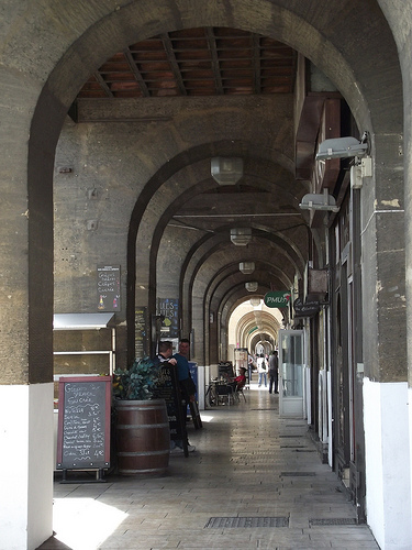 Vertigo - les arcades du vieux port by ruebreteuil