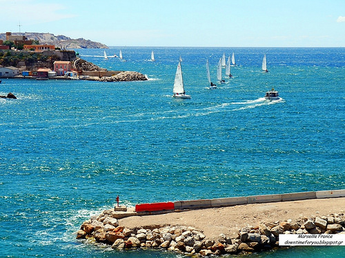 Voiliers quittant le port de Marseille by DownTimeGreece