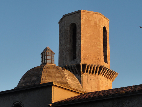 Roman provençal : Eglise Saint Laurent by Hélène_D