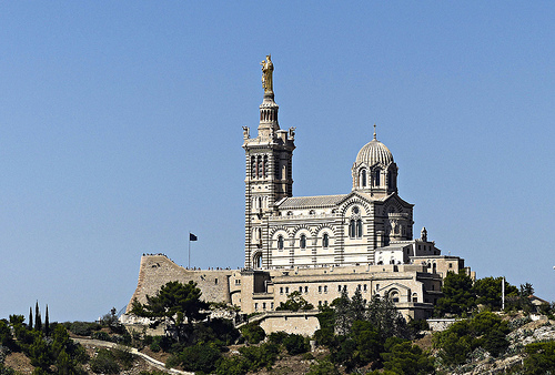 La Bonne Mère qui surplombe Marseille par mary maa