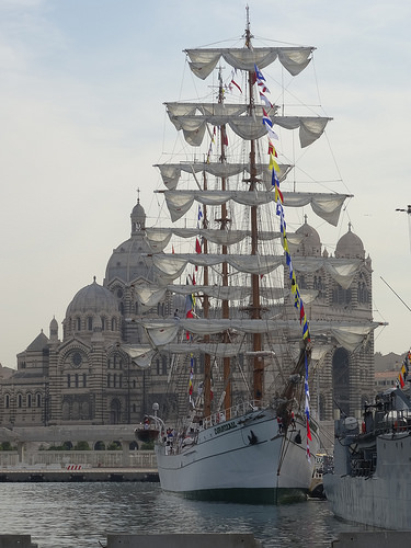 Le voilier Cuauhtémoc dans le port de Marseille by Hélène_D