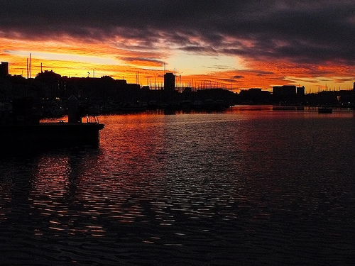 Crépuscule sur Marseille et le vieux port par Antoine 2011