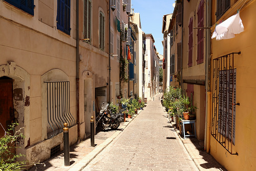 Ruelle dans le quartier du Panier à Marseille par Feiko.