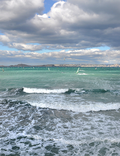 Vagues & mistral - Marseille by Charlottess