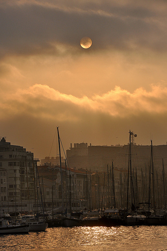 Fin de journée à Marseille by Charlottess