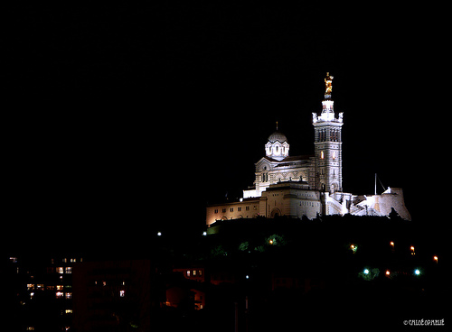 Marseille / Notre-Dame de la Garde de nuit... par chloe.ophelia