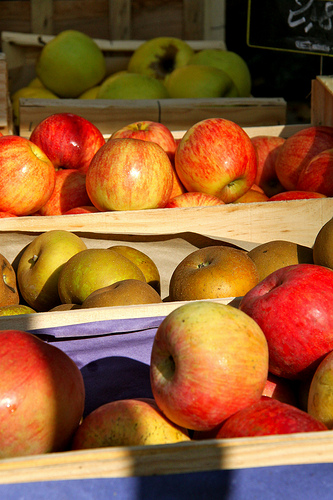 Pommes au marché de toutes les couleurs by Fanette13