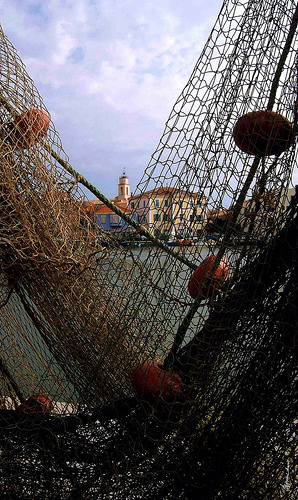 Filets de pêche à Martigues et son clocher. par alain bordeau 2