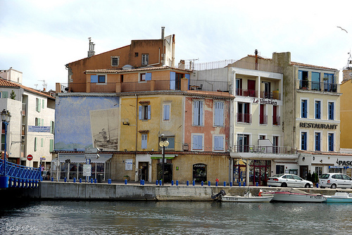 Martigues - sur les quais colorés (quai lucien toulmond) by larsen & co