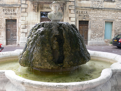 Fontaine de Frédéric Mistral by jean25420