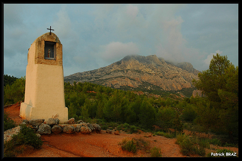 La Sainte-Victoire dans les nuages ! by Patchok34