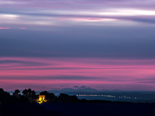 Ciel Coloré et Canigou au loin vu de la Chaberte par bruno carrias