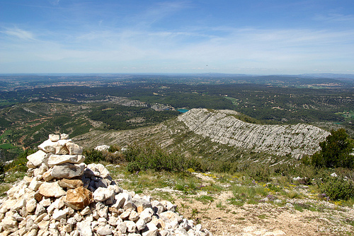 Sommet de la Montagne Sainte-Victoire - Pas du Moine by larsen & co