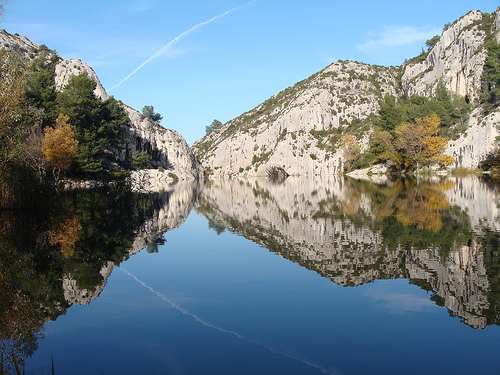 Le lac du Peiroou à Saint-Remy de Provence by salva1745