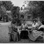 Discussions entre Arlésiennes par amcadweb - St. Rémy de Provence 13210 Bouches-du-Rhône Provence France