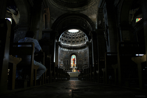 Prière - Collégiale Saint-Martin by . SantiMB .