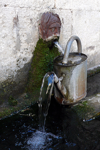 La fontaine arosoir by lepustimidus
