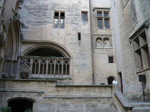 Château de Tarascon  - cour d'honneur par Vaxjo