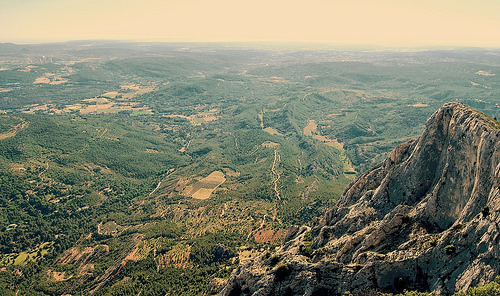 Au sommet de la Montagne Ste-Victoire : vertige assuré by ClemB14